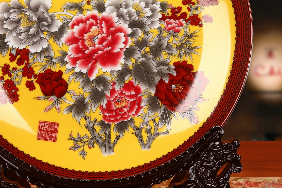 Jingdezhen ceramics in yellow CV 18 riches and honor peony hang dish plate faceplate furnishing articles of Chinese style household decoration