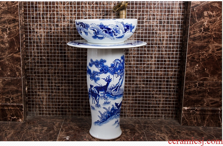 Blue and white porcelain art pillar lavabo is one of the basin that wash a face basin to restore ancient ways the balcony toilet is the pool that wash a face