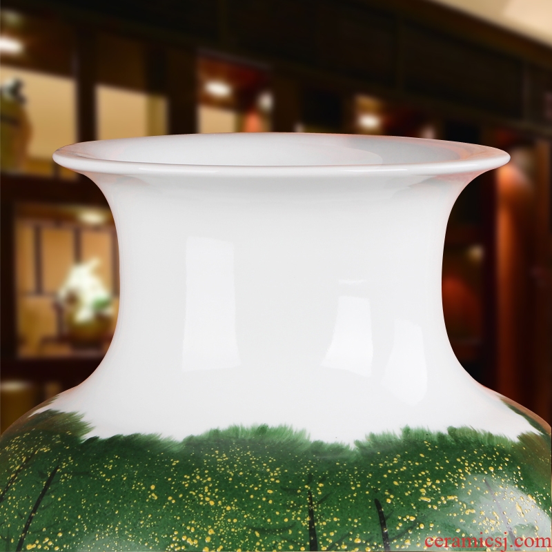 Famous hu, jingdezhen ceramics upscale gift collection hand famille rose porcelain, the small village of goddess of mercy bottle