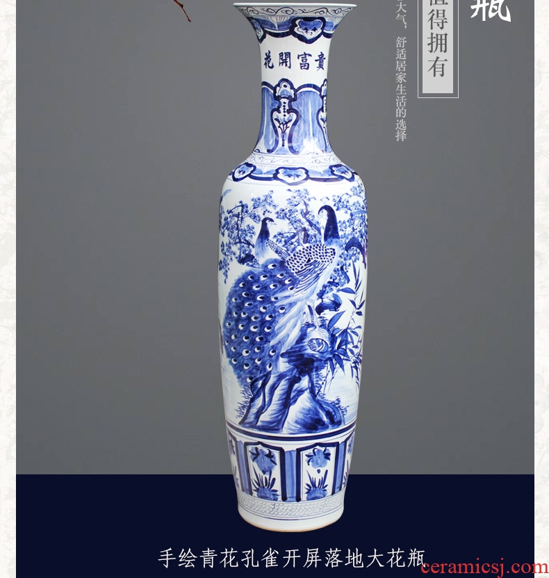 Jingdezhen ceramics hand - made peacock figure of large vase hotel opening gifts sitting room adornment is placed