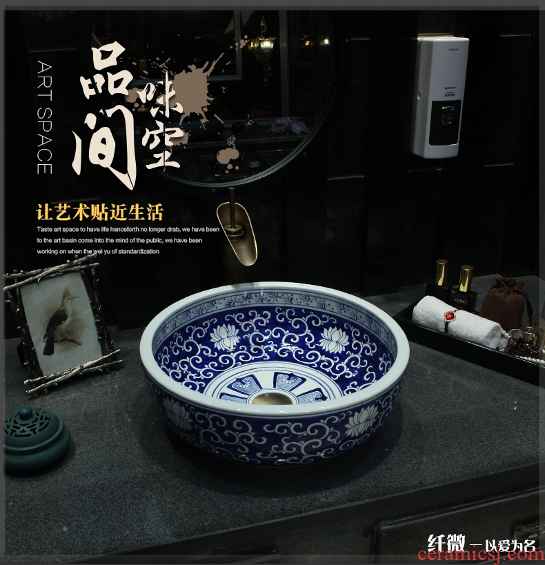 Hand on the blue and white porcelain basin to jingdezhen ceramic lavatory basin hotel Chinese art circle in the sink