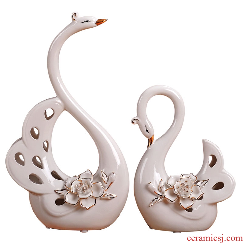 Creative household soft outfit wine cabinet decoration wedding gift sitting room ark, furnishing articles ceramic decoration paint a swan
