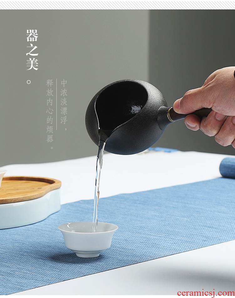 Ebony bean justice kongfu tea ware jingdezhen coarse pottery points sea side to deliver fair keller cup Japanese wooden handle