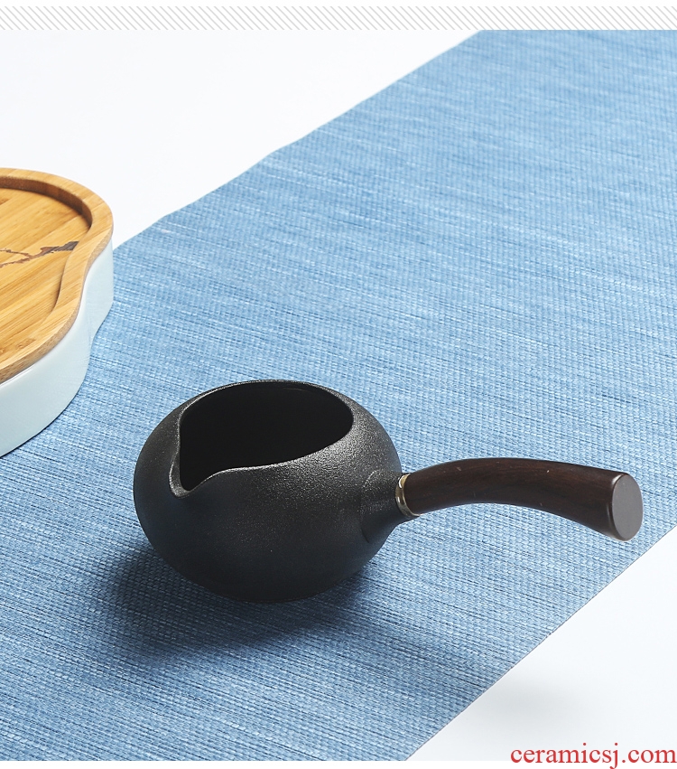 Ebony bean justice kongfu tea ware jingdezhen coarse pottery points sea side to deliver fair keller cup Japanese wooden handle