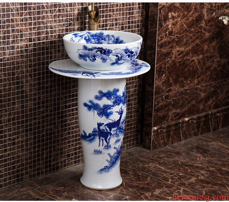 Blue and white porcelain art pillar lavabo is one of the basin that wash a face basin to restore ancient ways the balcony toilet is the pool that wash a face