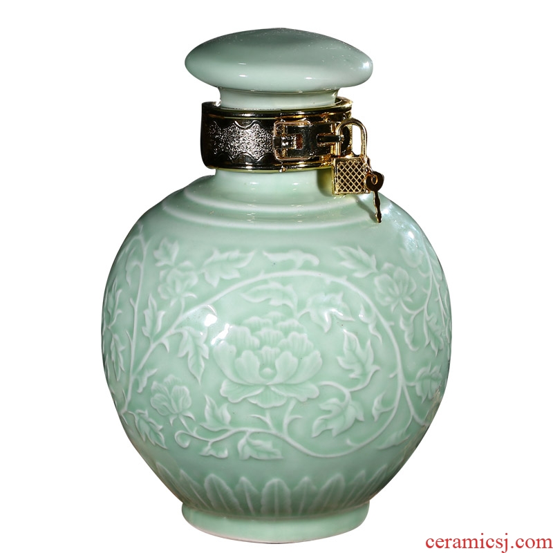 Jingdezhen ceramic jar bottle seal wine bottle is empty home wine bottle green glaze embossed bottle 3 kg