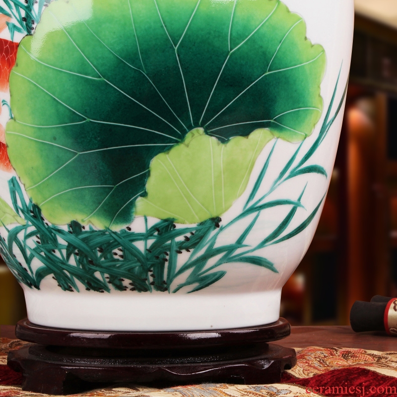 Famous works of hu, jingdezhen ceramics upscale gift hand famille rose porcelain lotus have fish in the vase