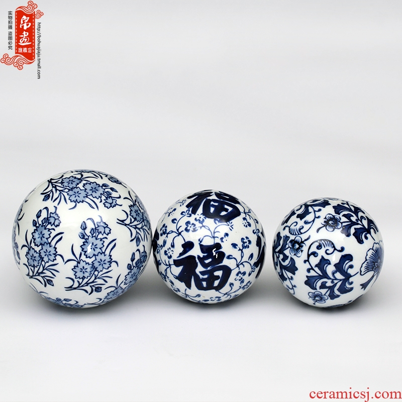 The New Chinese blue and white porcelain jingdezhen ceramic furnishing articles the water floating ball hand - made aquarium decoration creative household decoration