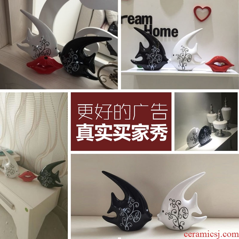 Mr Han mei household act the role ofing is tasted sitting room adornment is placed creative gift ceramics modern couples to kiss fish package mail, black and white