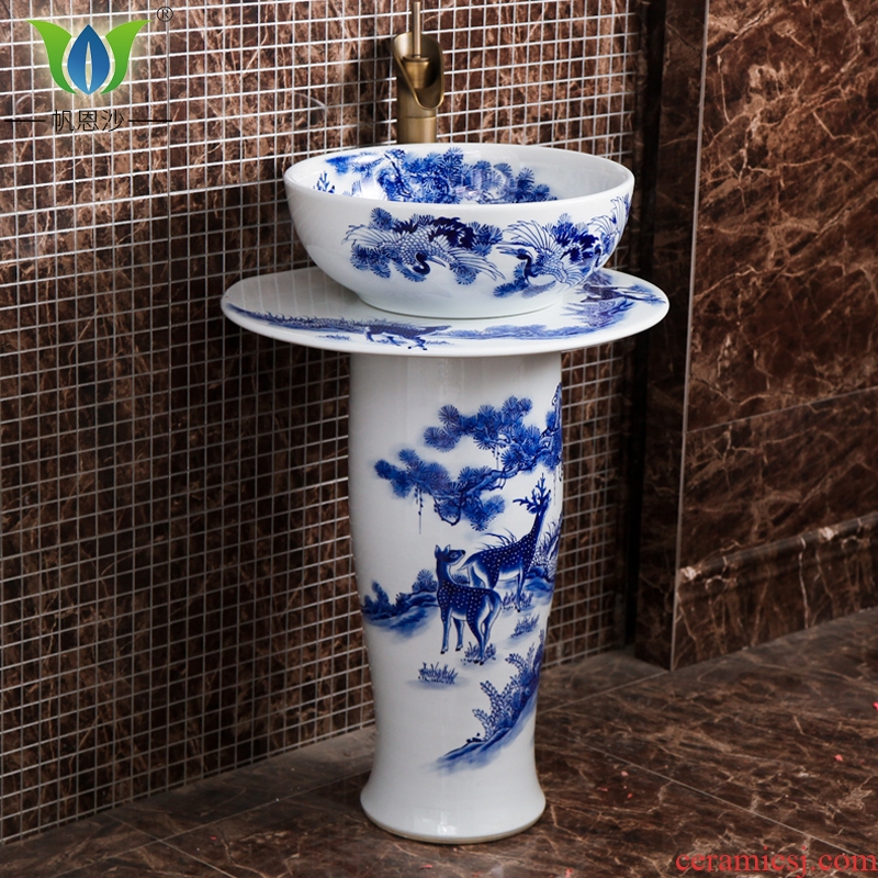 Blue and white porcelain art pillar lavabo is one of the basin that wash a face basin to restore ancient ways the balcony toilet is the pool that wash a face