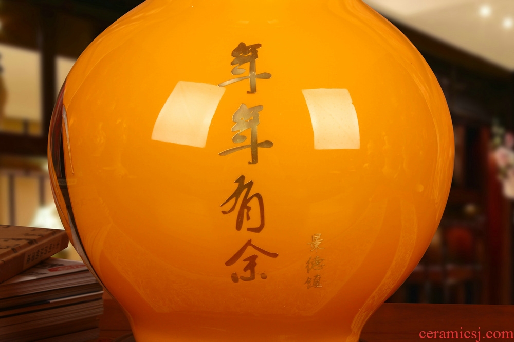 Jingdezhen ceramics gold straw yellow vase with fish every year