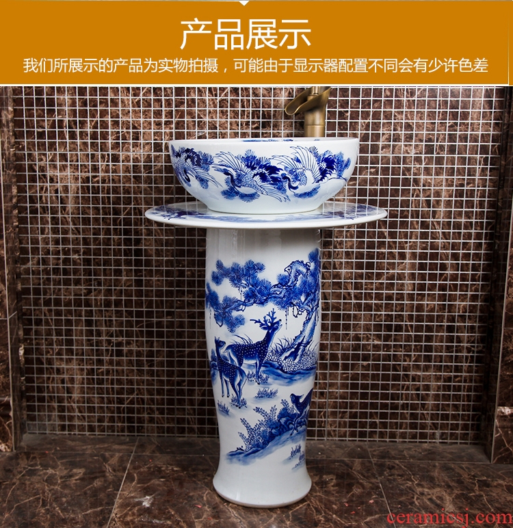 Blue and white porcelain art pillar lavabo is one of the basin that wash a face basin to restore ancient ways the balcony toilet is the pool that wash a face