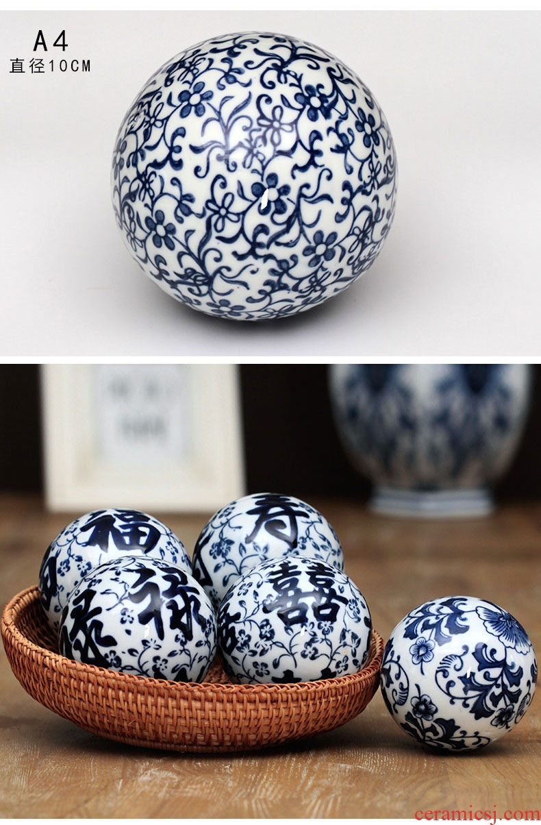 The New Chinese blue and white porcelain jingdezhen ceramic furnishing articles the water floating ball hand - made aquarium decoration creative household decoration