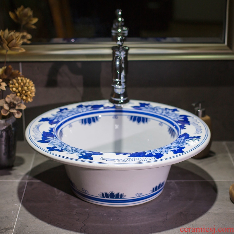 Hand on the blue and white porcelain of jingdezhen art basin round ceramic lavatory basin basin of Chinese style on the sink