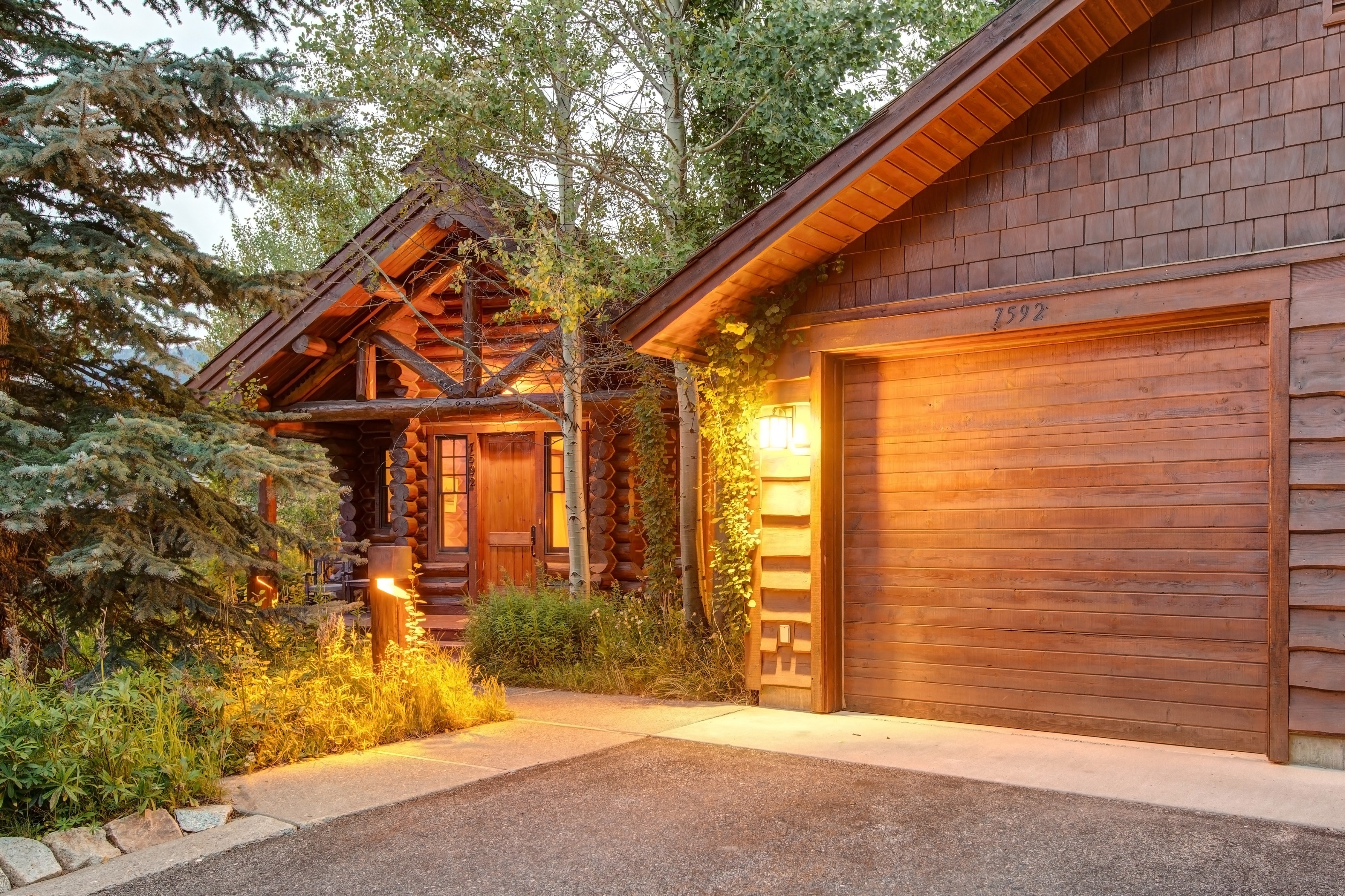 Abode Luxury Rentals Jackson Hole Moosehead Cabin Exterior 6