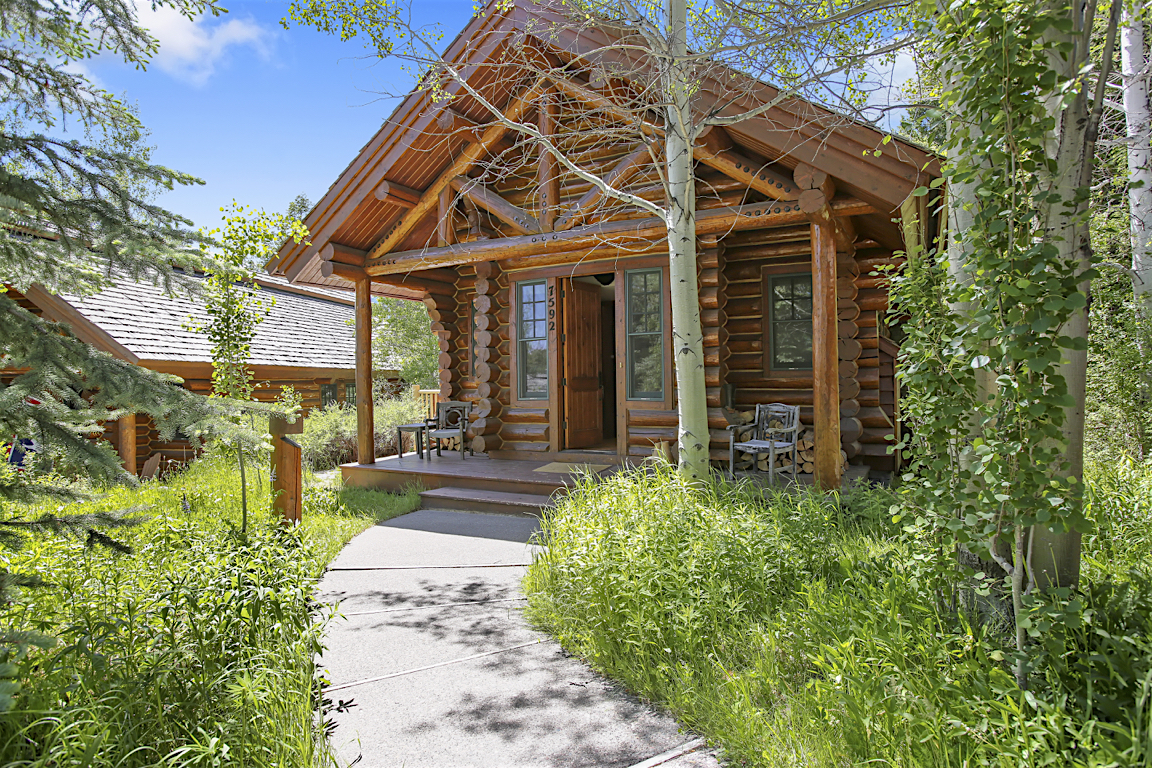 Abode Luxury Rentals Jackson Hole Moosehead Cabin Exterior 5
