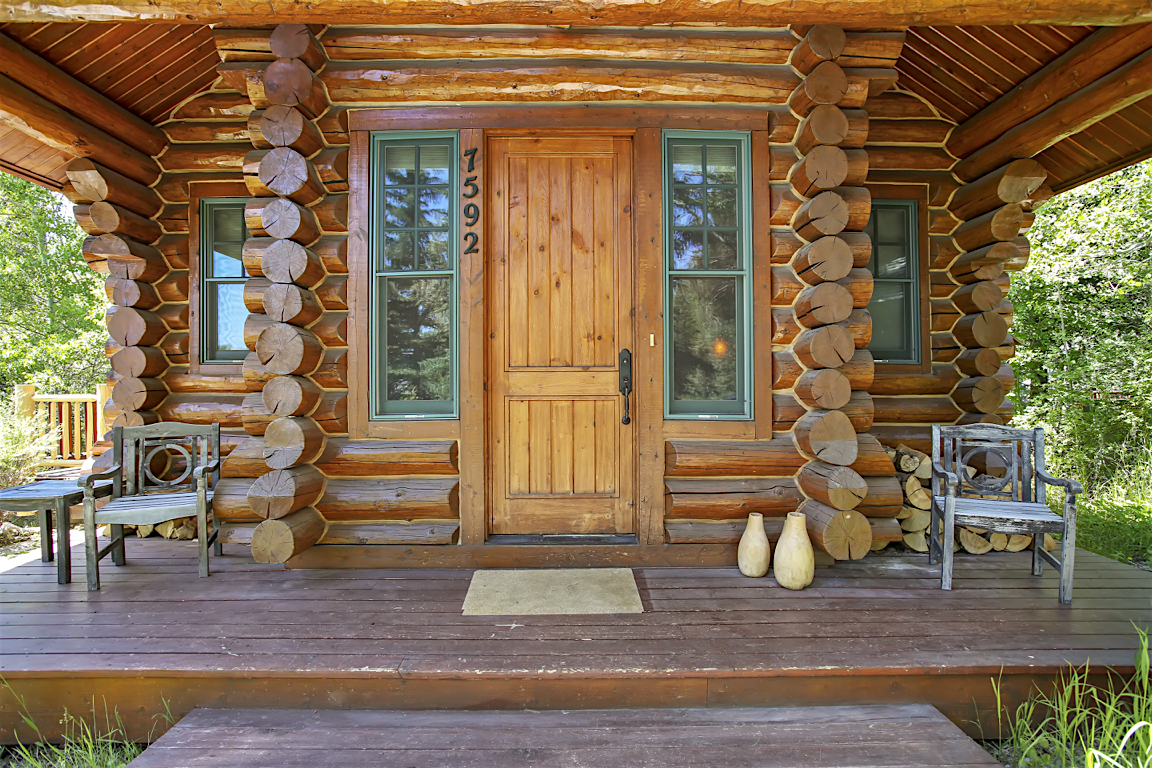 Abode Luxury Rentals Jackson Hole Moosehead Cabin Exterior 3