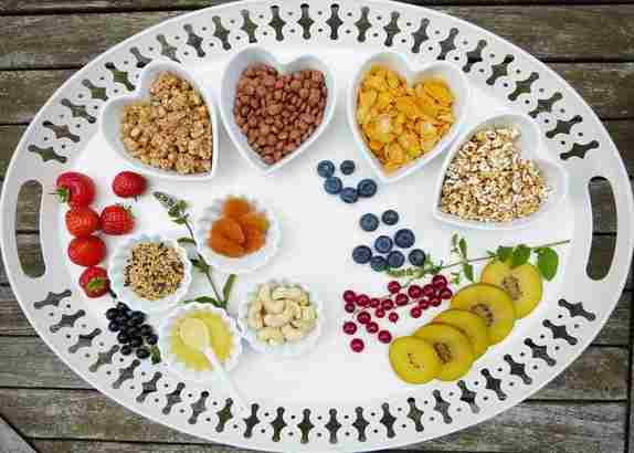 Anti-inflammatory diet for acne: list of anti-inflammatory foods for acne. Why anti-inflammatory diet helps reduce acne.