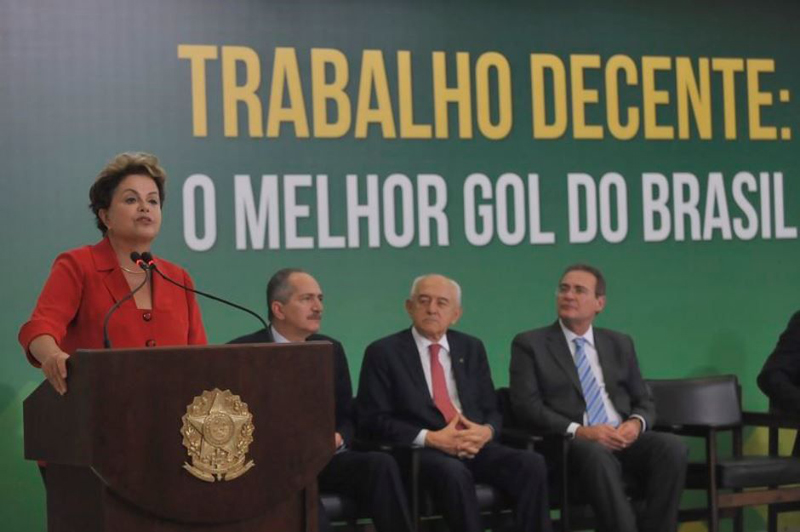 Dilma assinou compromisso com empregadores e centrais sindicais para melhorar condições de trabalho na Copa do MundoJosé Cruz/Agência Brasil