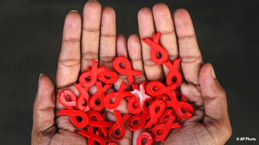 2010_0716_hands_AIDS_ribbons_m