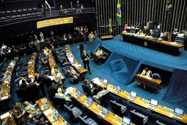 Senado-Brasileiro-direito-resposta