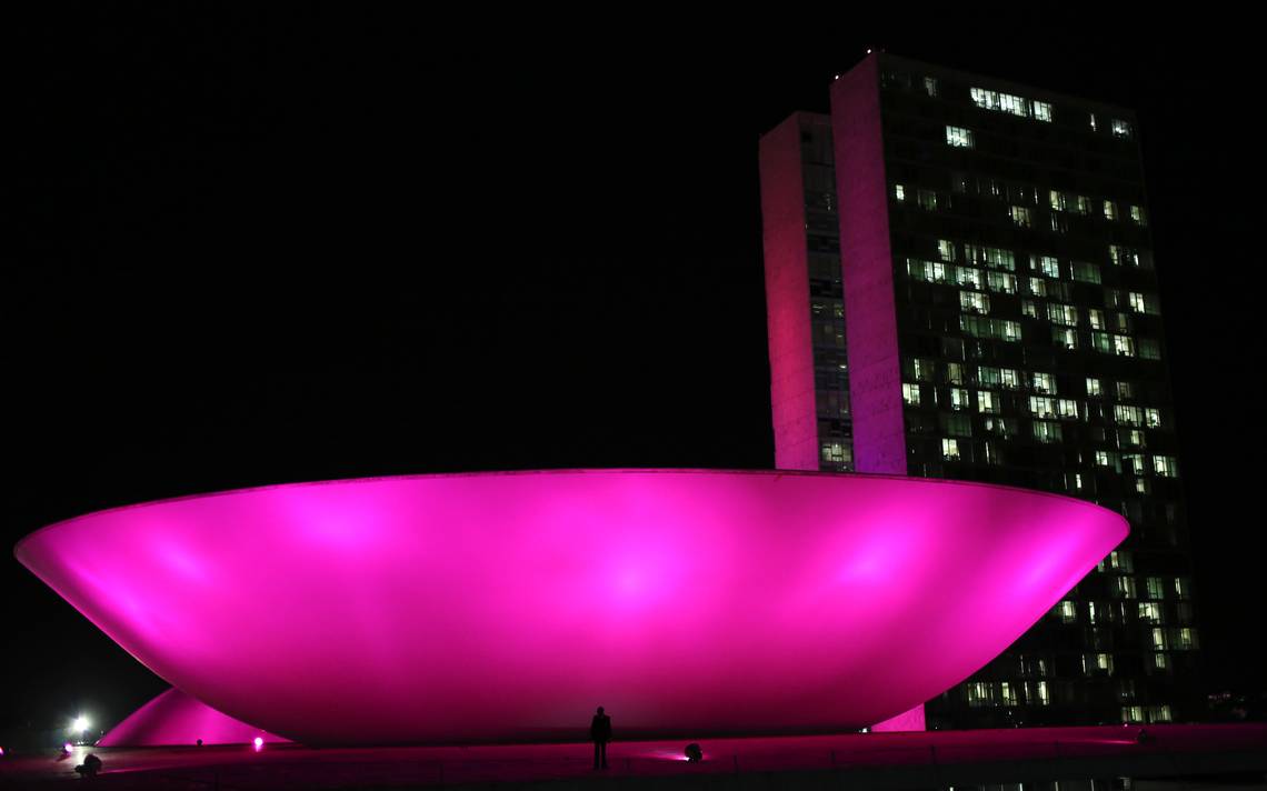 Congresso Nacional durante outubro rosa