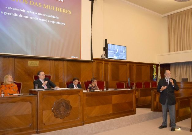 juiz-torres-ministra-palestra-sobre-aspectos-legais-e-eticos-do-aborto-e