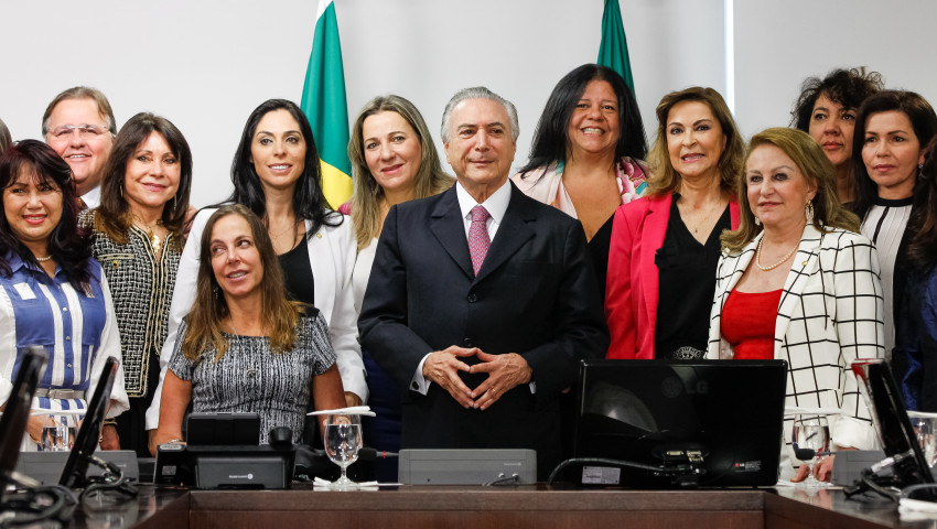 temer-deputadas_BetoBarata_PR_19May2016