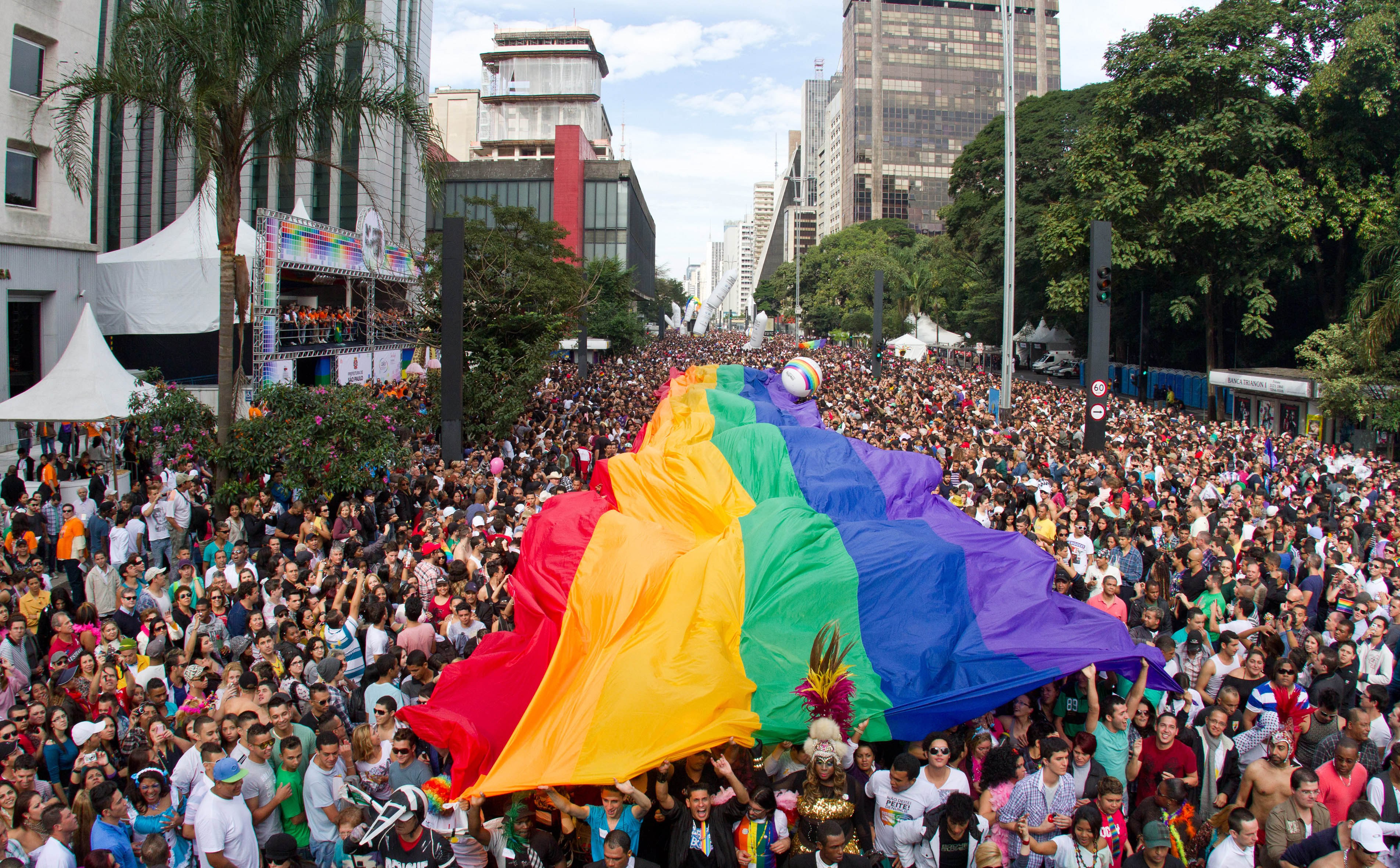 PARADA LGBT  SÃO PAULO (SP)  10.06.2012  GERAL -16 PARADA DO ORGULHO  LGBT, REALIZADA NA AVENIDA PAULISTA, SÃO PAULO. FOTO: JOSE CORDEIRO/SPTURIS