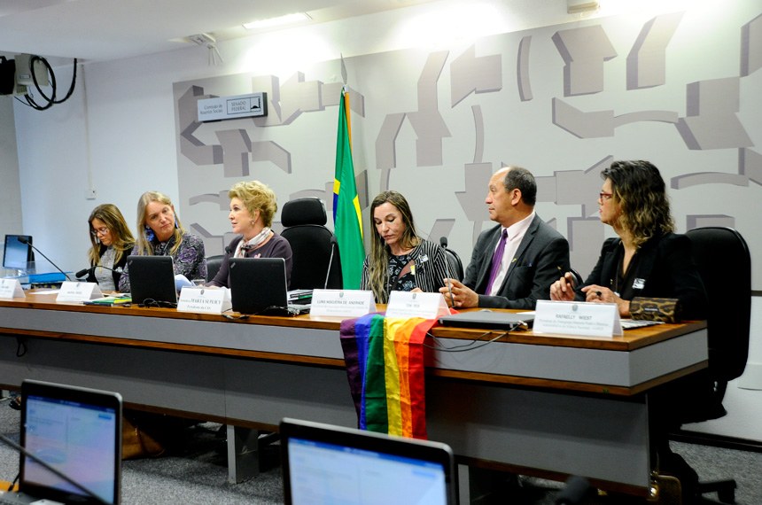 crime-homofobia-senado