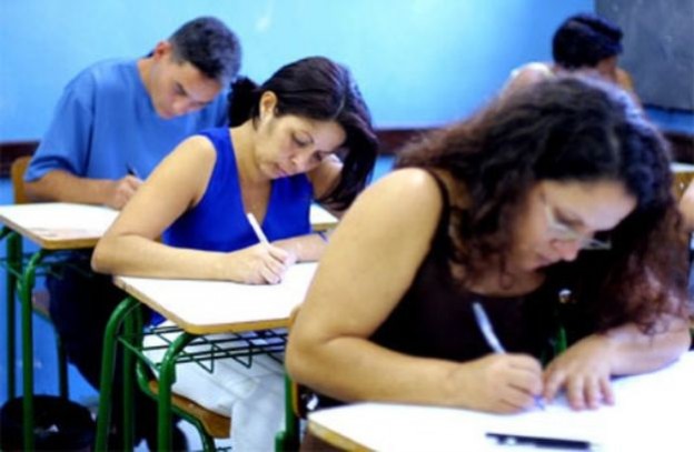 Integrantes-do-Forum-Estadual-de-Educa—-o-de-Jovens-e-Adultos-participam-de-reuni–o-em-Garanhuns1-624×407