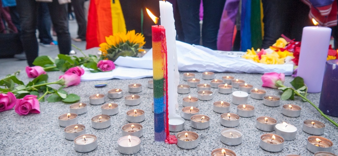 velas-homofobia-protesto-contra-preconceito-contra-gays-e-lgbts-1506114900319_1170x540