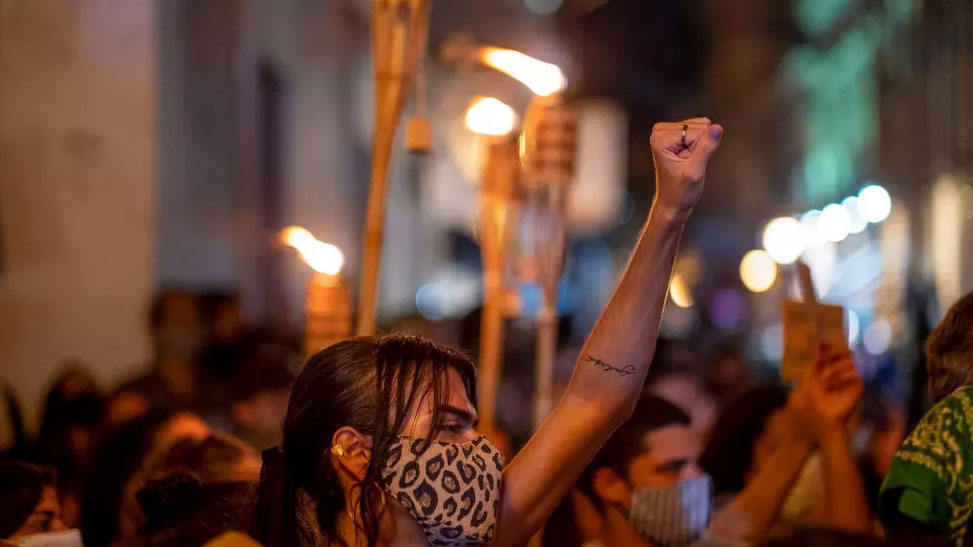 Manifestantes, liderados pelo grupo Coletivo Feminista, em Porto Rico – Credito AFP