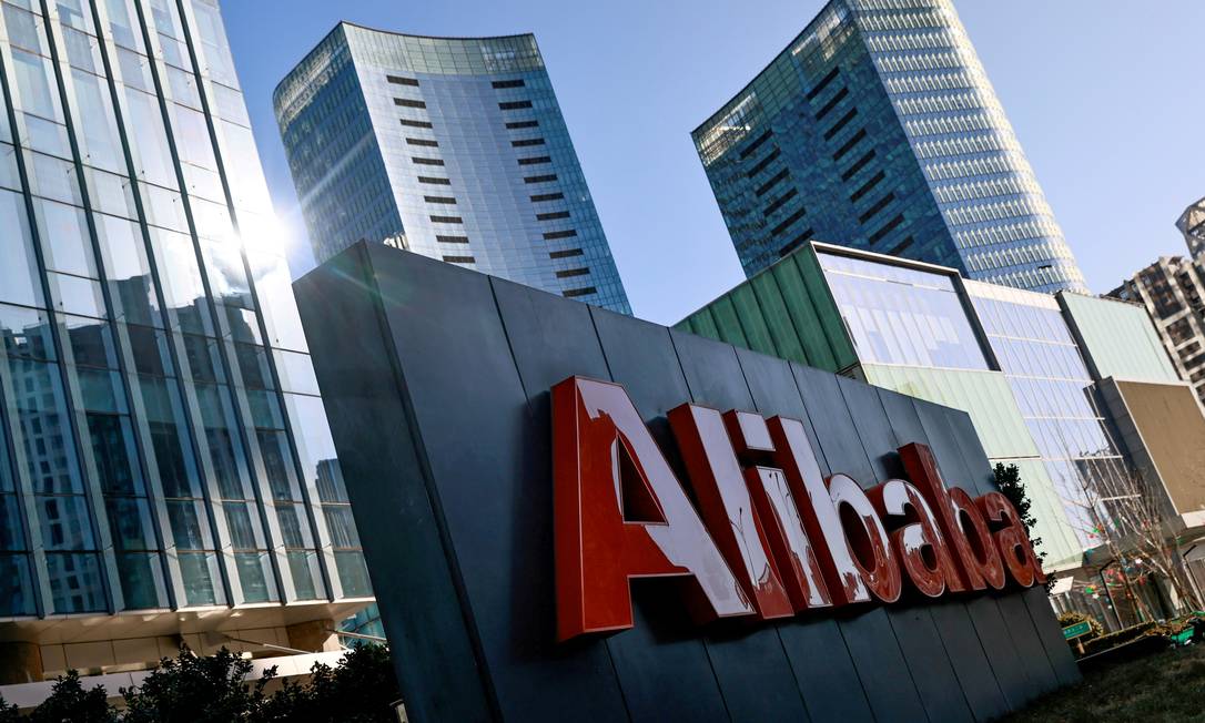 x94961550_FILE-PHOTO-The-logo-of-Alibaba-Group-is-seen-at-its-office-in-Beijing-China-Jan-5-2021.-REU.jpg.pagespeed.ic.hg_i_UJ50B