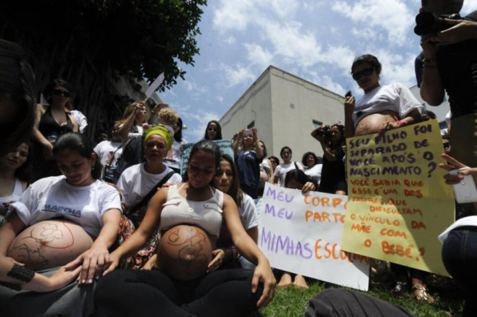 Foto – Tânia Rêgo – Agência Brasil – Mulheres em protesto no RJ contra a violência obstétrica