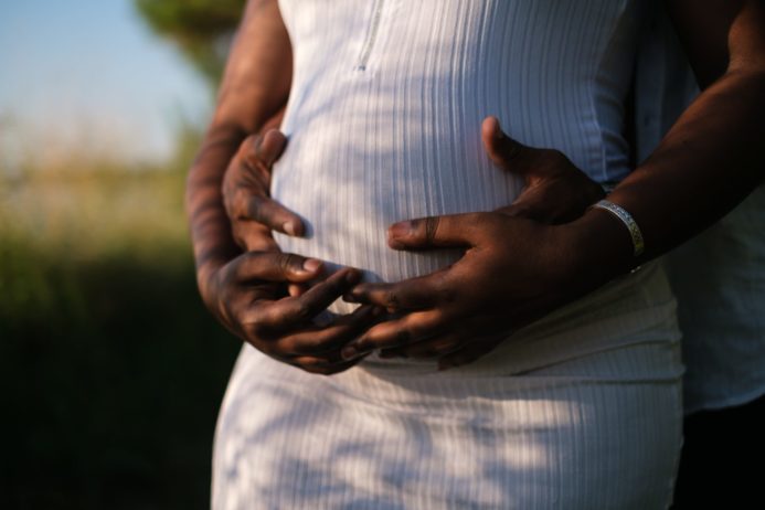 Foto Kei Scampa – Pexels -Mulher negra grávida