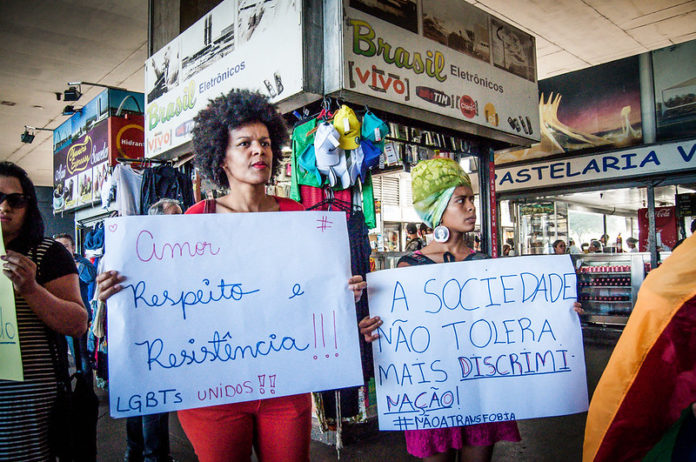 Ato por Caso de LGBTfobia na Pastelaria Viçosa 03062017 Brasilia DF