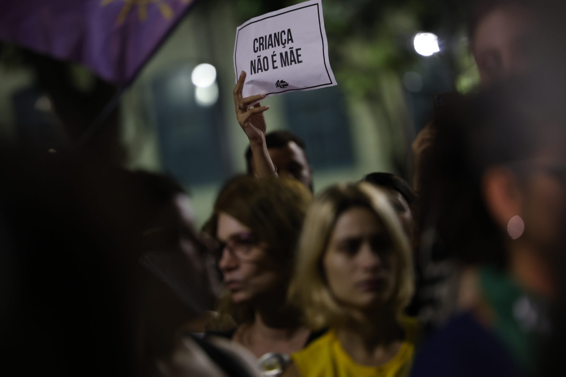 Mulheres protestam contra o PL 1904/24 no Rio de Janeiro