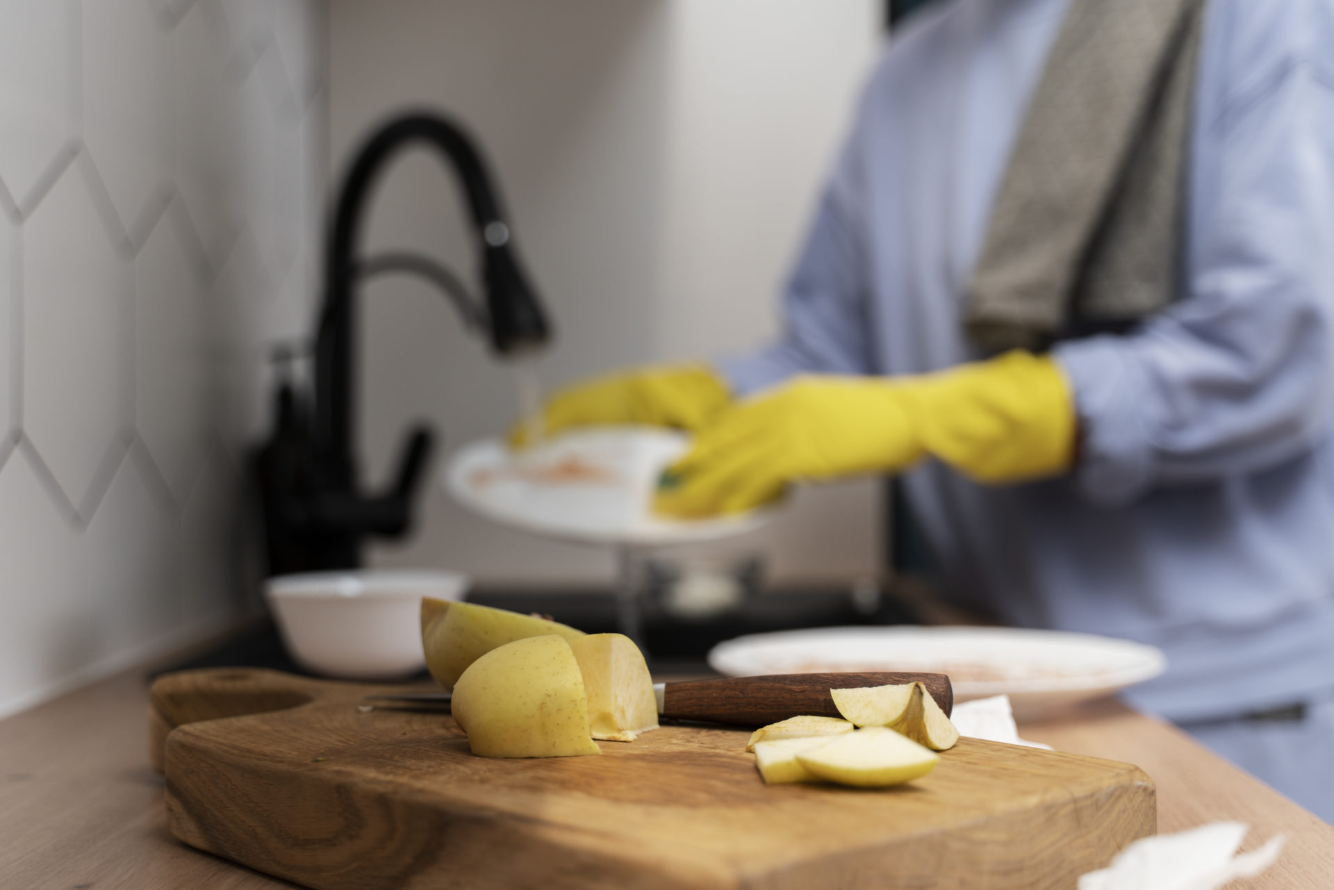 woman-trying-clean-dirty-house