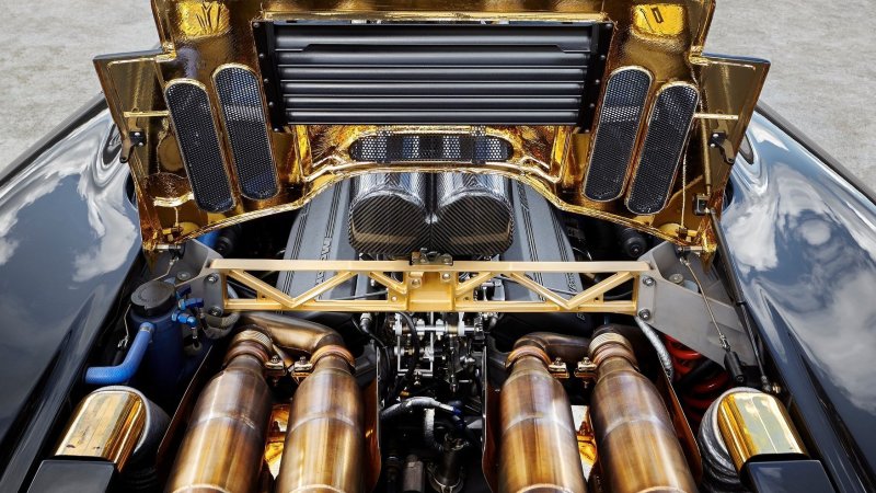 mclaren f1 engine bay