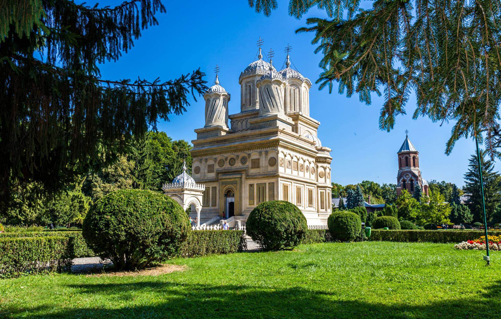 Православные храмы румынии фото