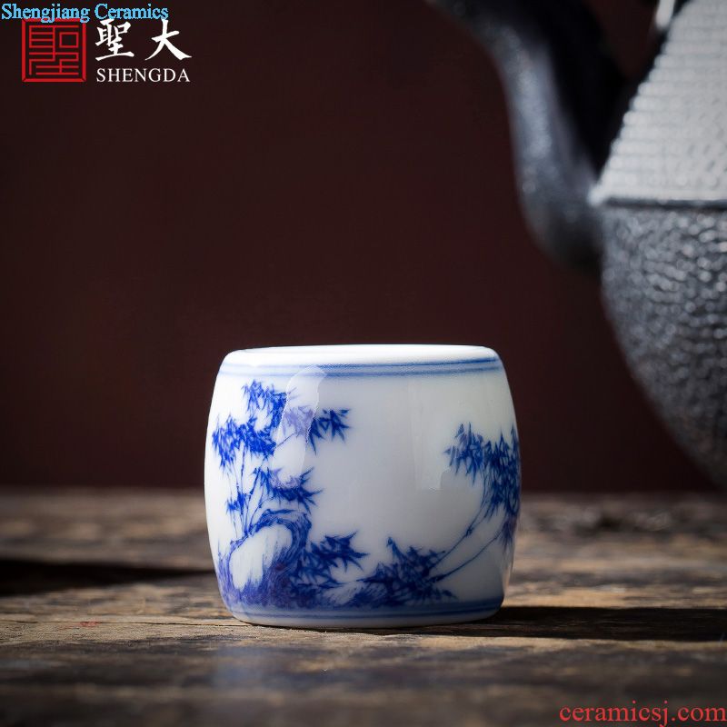 The big office cup hand-painted ceramic landscape tea cup with lid handle manual jingdezhen blue and white porcelain tea set cover cup