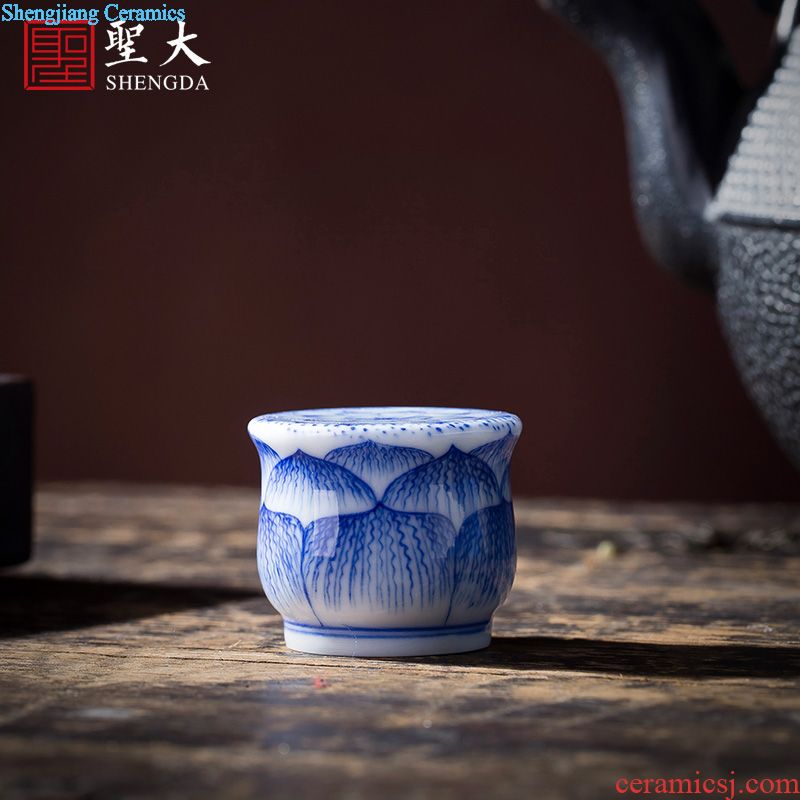 The big blue and white landscape bell cup teacups hand-painted ceramic kung fu master cup sample tea cup single cups of jingdezhen tea service