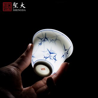 Santa teacups hand-painted ceramic kung fu tie up branch group chrysanthemum of blue and white porcelain grain bell cup cup of jingdezhen tea service master