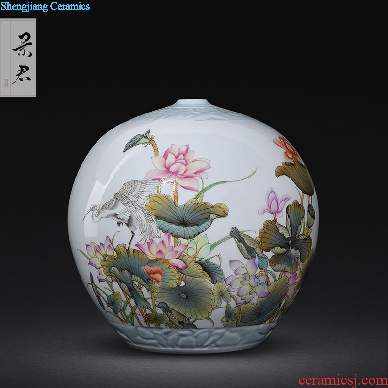 Jingdezhen ceramics by hand China wind restoring ancient ways is the sitting room flower vase furnishing articles of Chinese style decoration decoration process