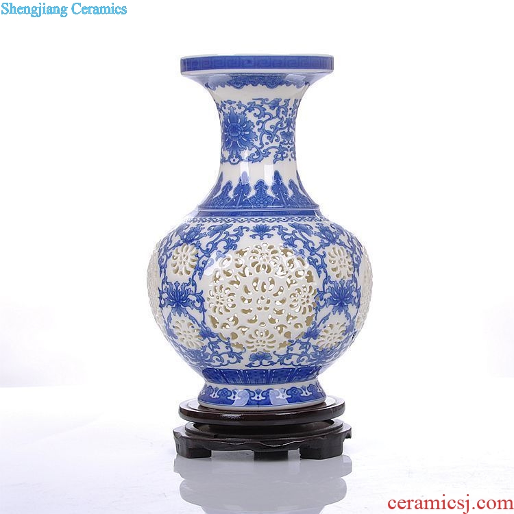 Jingdezhen ceramics ivory and exquisite hollow out of blue and white porcelain vase classical modern household act the role ofing is tasted furnishing articles in the living room