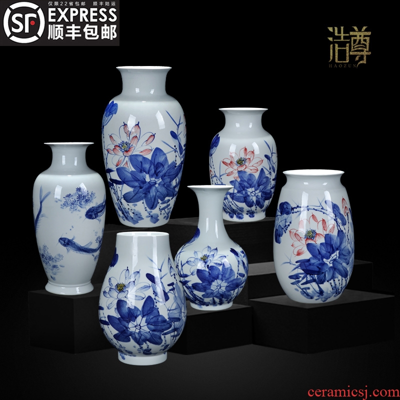 Jingdezhen ceramic hand-painted vases furnishing articles Chinese freehand brushwork in traditional Chinese lotus sitting room adornment flower arrangement of blue and white porcelain porcelain flowers