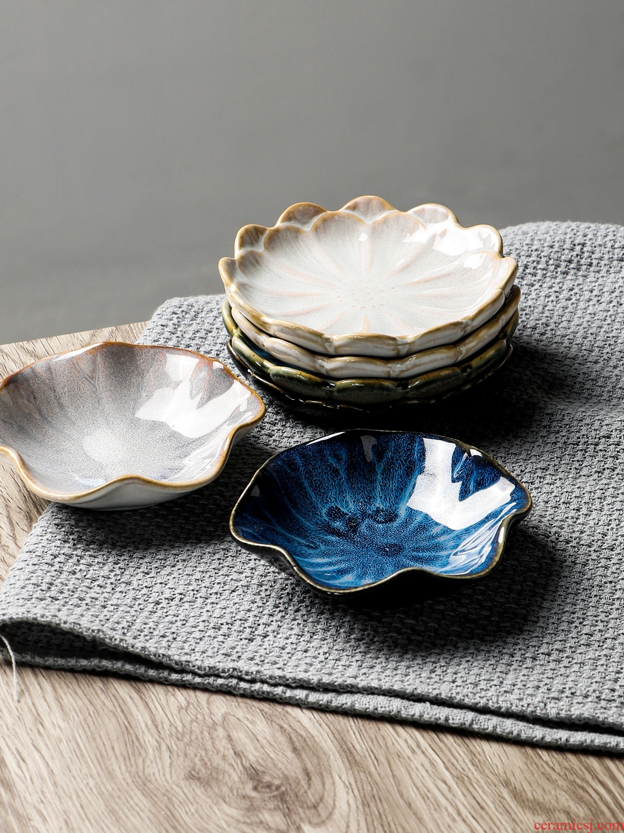 Japanese household small plate creative dishes flavor dish dip disc disc ceramic bone vinegar dish dish snack plate