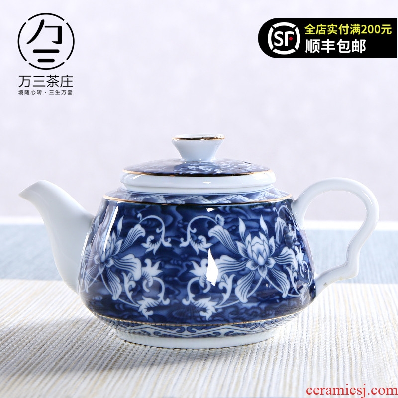 Three thousand ceramic teapot tea village household black tea pu 'er tea, large blue and white hand pot of archaize single pot