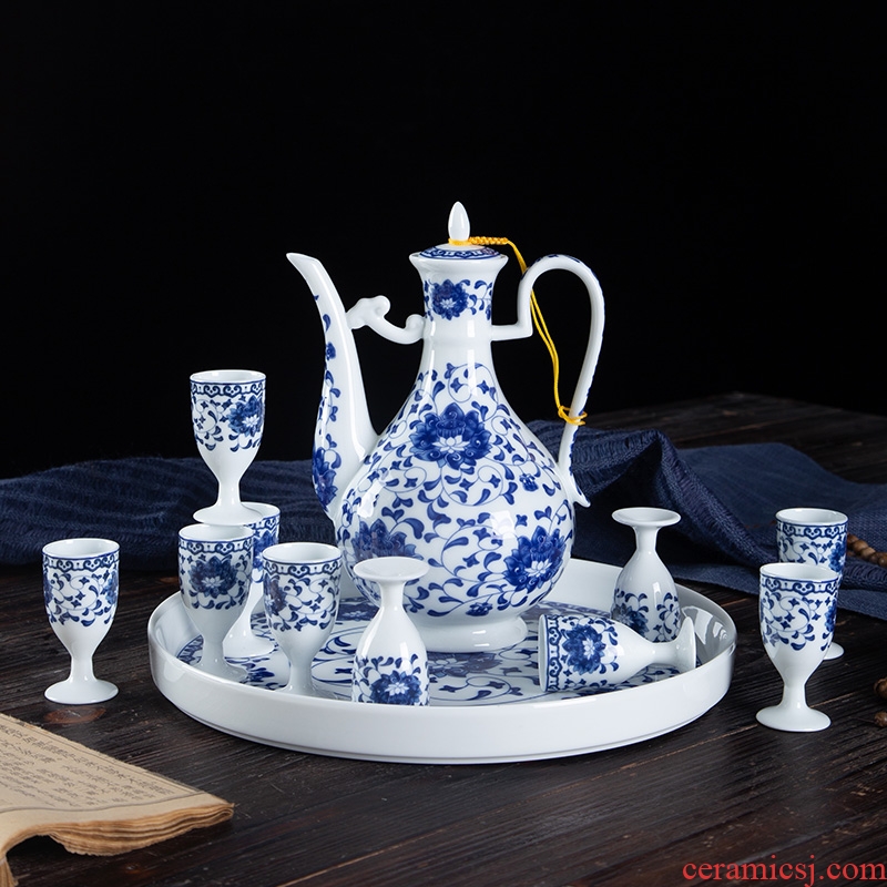 Blue and white porcelain ceramic wine suits Chinese wine pot liquor cup a small handleless wine cup goblet wine cups of black wine home